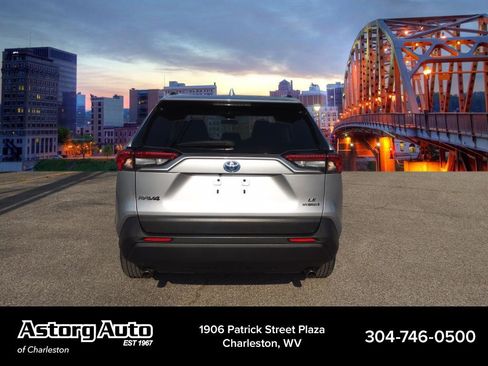 Used 2022 Toyota RAV4 LE image 4
