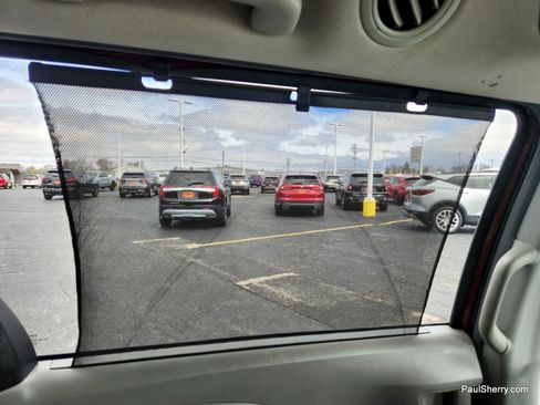 Used 2018 Toyota Sienna LE image 6