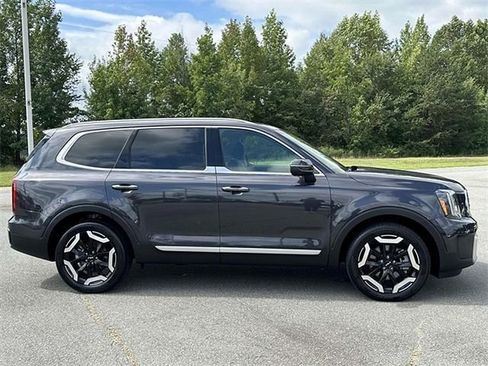 Used 2025 Kia Telluride S FWD image 8