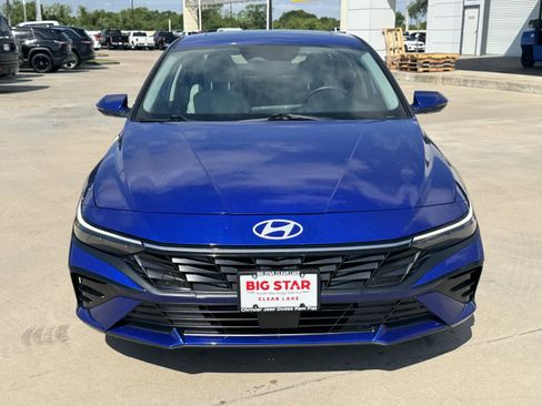 Used 2025 Hyundai Elantra Limited FWD image 3
