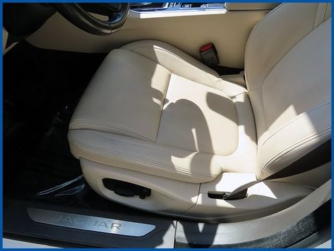 Used 2018 Jaguar XF Premium AWD/4WD image 12