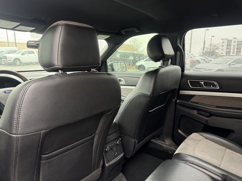 Used 2017 Ford Explorer XLT w/ Equipment Group 202A image 14