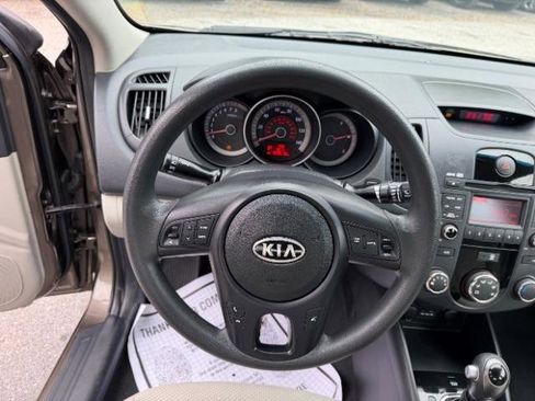 Used 2011 Kia Forte EX FWD image 17