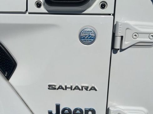 Used 2023 Jeep Wrangler Unlimited Sahara w/ Cold Weather Group image 10