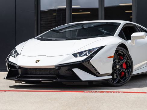 Used 2023 Lamborghini Huracan Tecnica RWD image 3