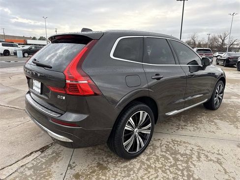 Used 2022 Volvo XC60 B5 Inscription w/ Advanced Package image 2