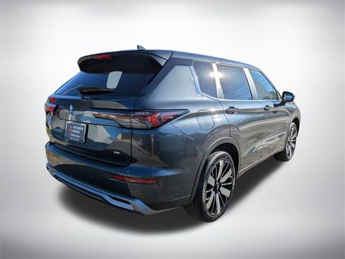 New 2026 Mitsubishi Outlander SE image 4