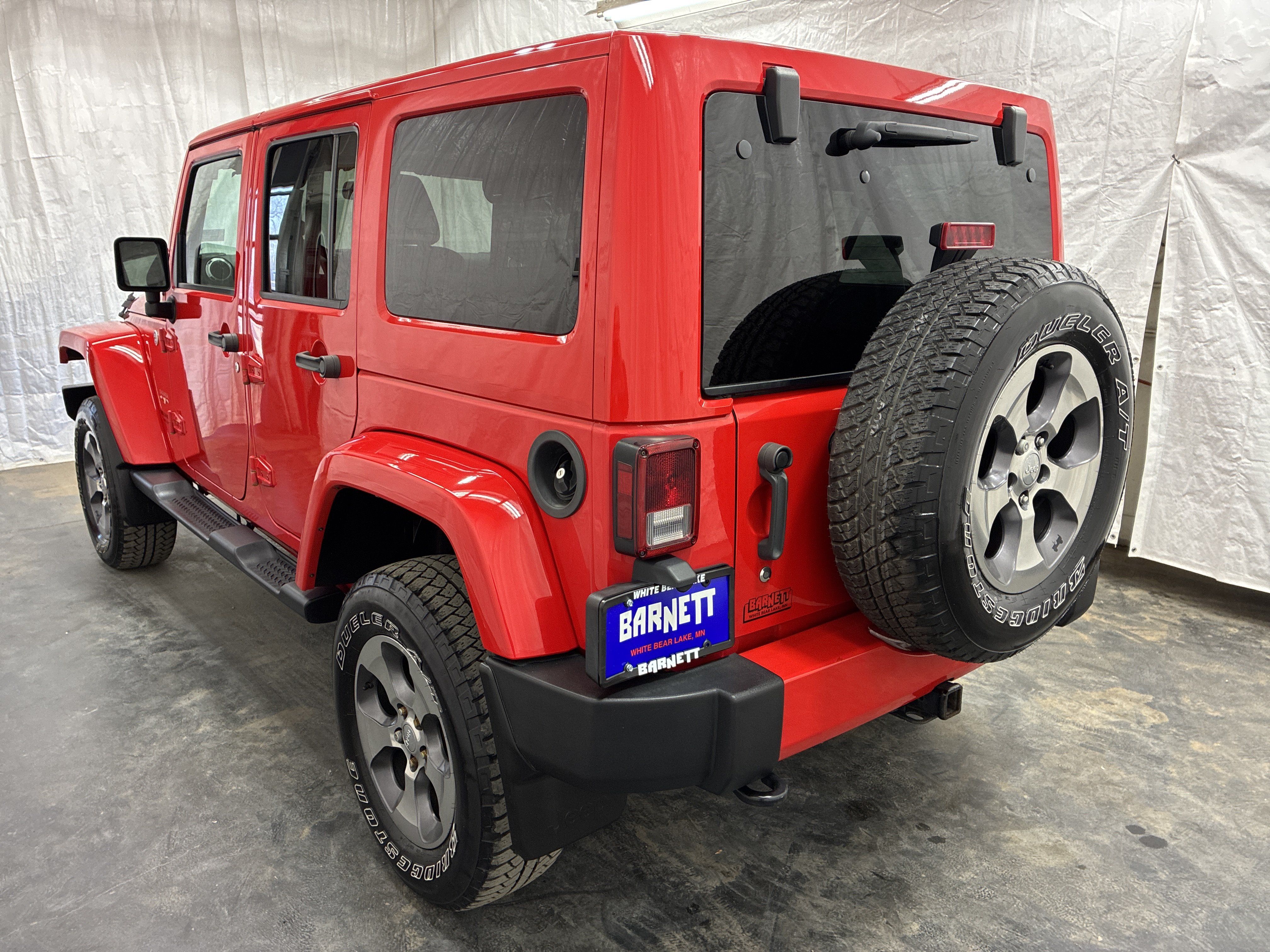 Used 2016 Jeep Wrangler Unlimited Sahara w/ Dual Top Group AWD/4WD image 5