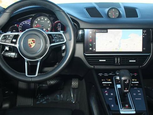 Certified 2022 Porsche Cayenne image 6