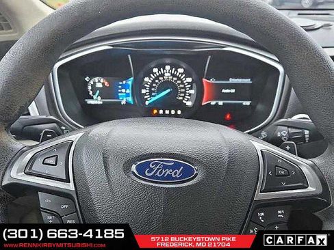 Used 2017 Ford Fusion SE w/ Fusion SE Technology Package image 19