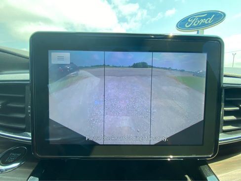 Used 2022 Ford Explorer Limited w/ Equipment Group 301A AWD/4WD image 39