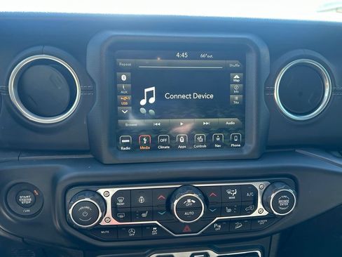 Used 2019 Jeep Wrangler Unlimited Sahara AWD/4WD image 23