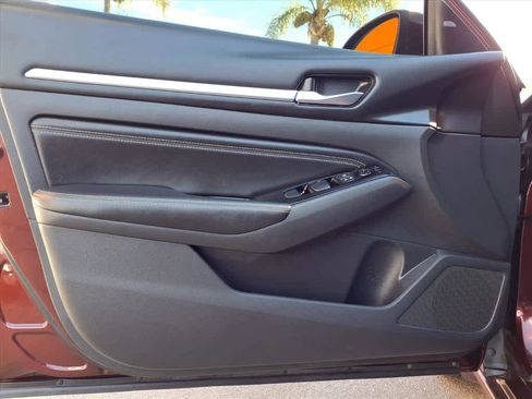 Used 2023 Nissan Altima 2.5 SV w/ SV Premium Package image 16