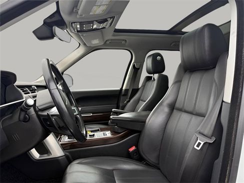 Used 2017 Land Rover Range Rover HSE image 13