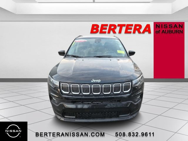 Used 2022 Jeep Compass Latitude w/ Sun and Sound Group AWD/4WD image 3