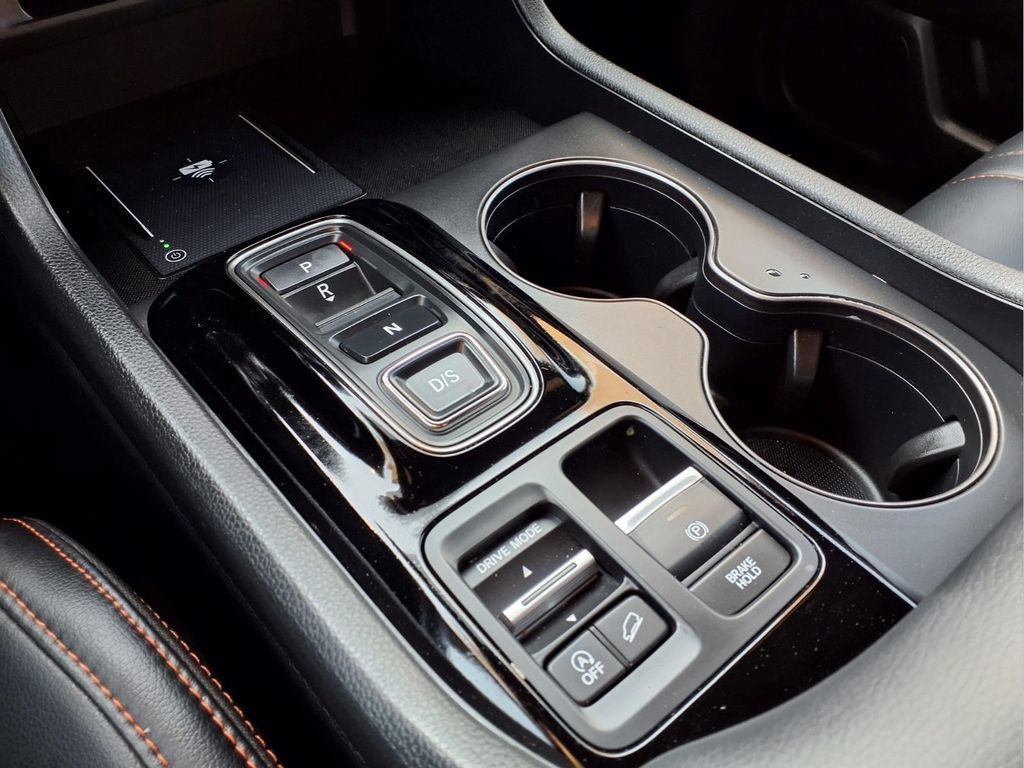 Certified 2025 Honda Pilot TrailSport image 18