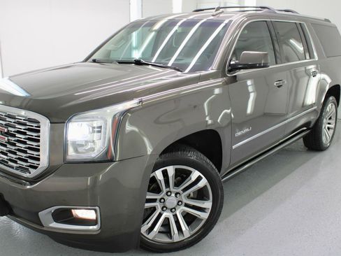 Used 2019 GMC Yukon XL Denali w/ Denali Ultimate Package AWD/4WD image 13