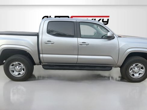 Used 2022 Toyota Tacoma SR AWD/4WD image 8