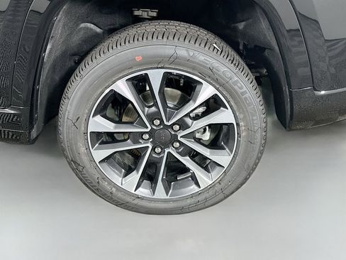 New 2025 Jeep Grand Cherokee Overland w/ Luxury Tech Group IV AWD/4WD image 17