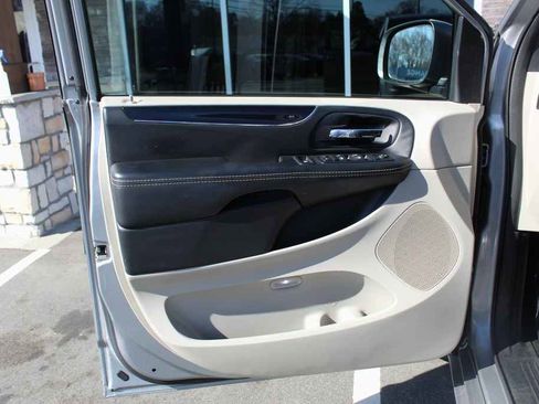Used 2015 Dodge Grand Caravan SE image 10