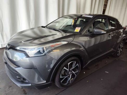 Used 2018 Toyota C-HR XLE FWD image 1