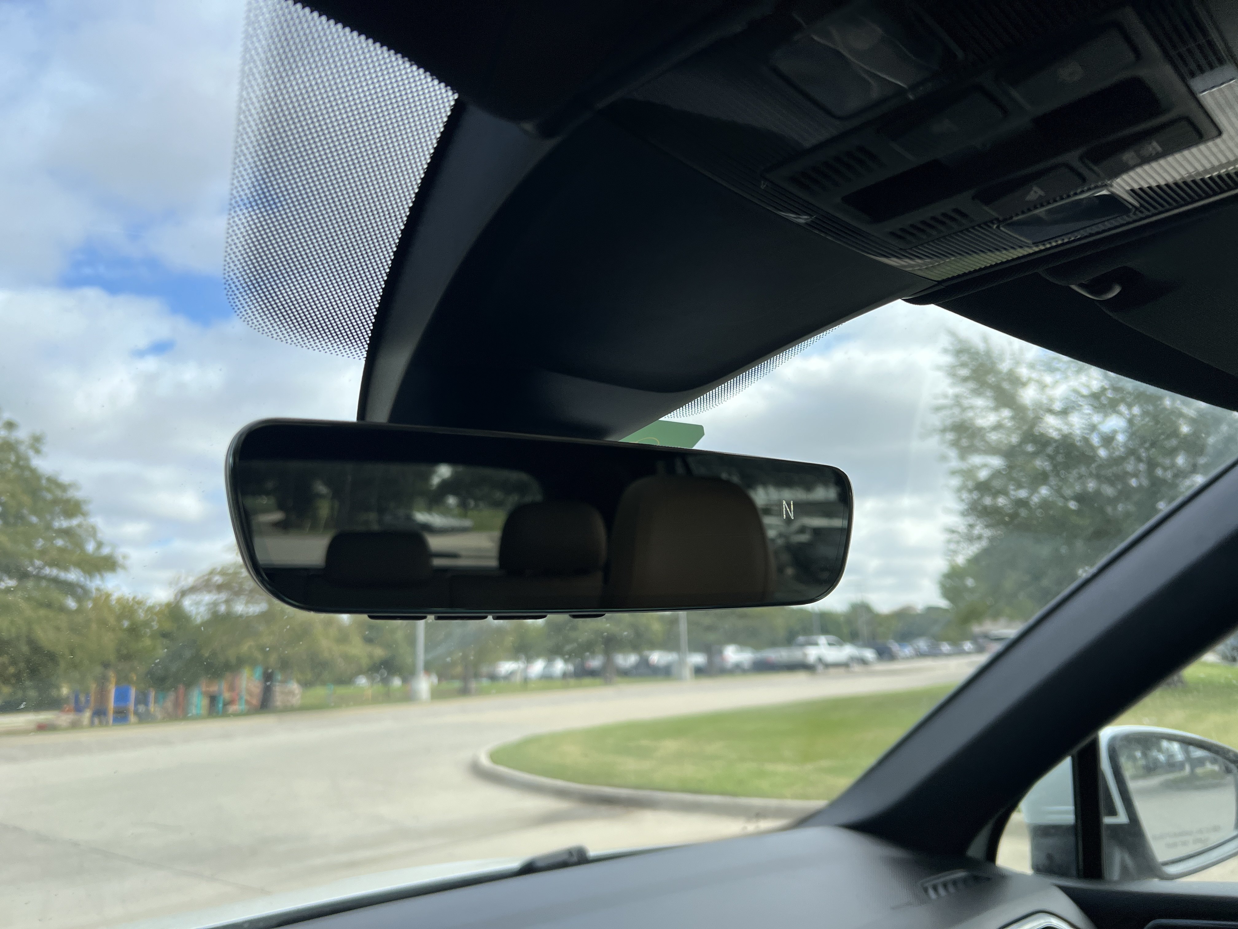 Used 2023 Volkswagen Tiguan SE w/ Panoramic Sunroof Package FWD image 22