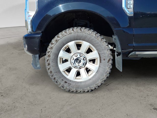 Used 2020 Ford F250 Platinum w/ FX4 Off-Road Package AWD/4WD image 9