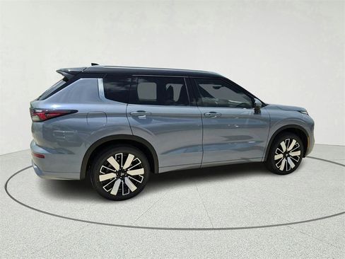 New 2025 Mitsubishi Outlander SEL image 5
