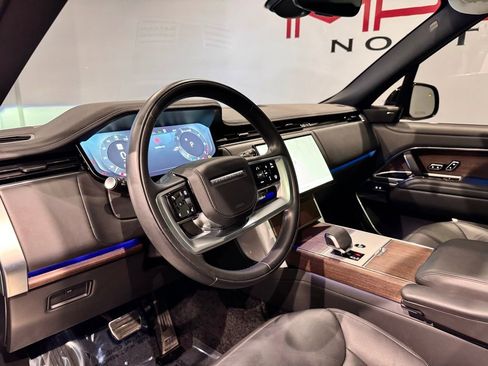 Used 2025 Land Rover Range Rover SE image 9