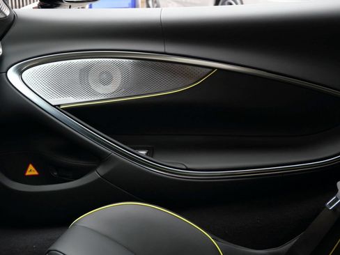 Used 2023 McLaren Artura RWD image 18
