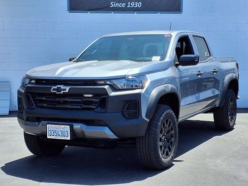 Used 2023 Chevrolet Colorado Trail Boss w/ Technology Package AWD/4WD image 2