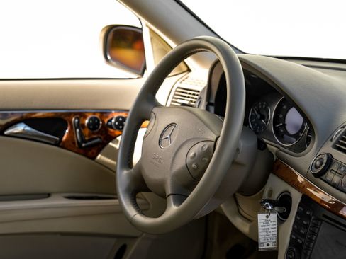 Used 2004 Mercedes-Benz E 320 4MATIC Wagon image 13