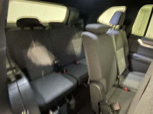 Used 2025 GMC Acadia Elevation image 21