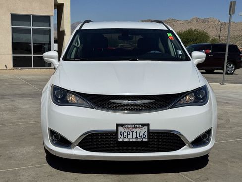 Used 2018 Chrysler Pacifica Touring-L Plus FWD image 2