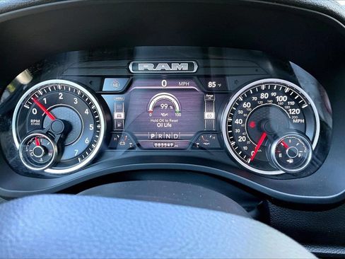 Used 2022 RAM 1500 Laramie AWD/4WD image 9