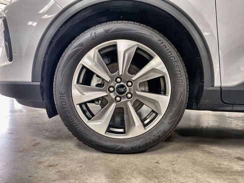 Used 2025 Ford Escape Platinum w/ Premium Technology Package image 10