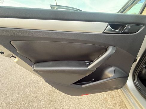 Used 2013 Volkswagen Passat 2.5 SE image 16