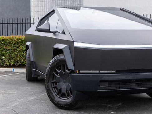 Used 2024 Tesla Cybertruck Cyberbeast AWD/4WD image 13