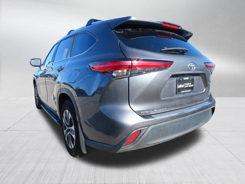 Used 2023 Toyota Highlander XLE image 5