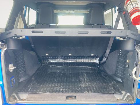 Used 2016 Jeep Wrangler Unlimited Sahara image 28
