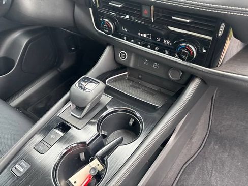 Used 2023 Nissan Rogue Platinum FWD image 22