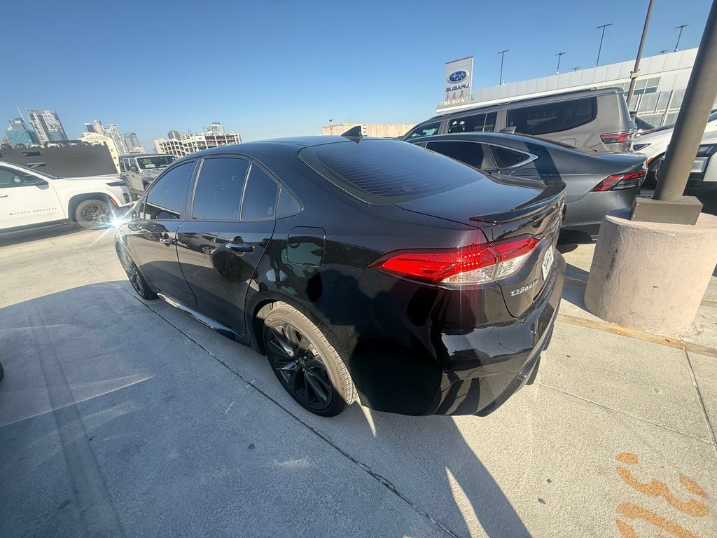 Used 2025 Toyota Corolla SE w/ SE Premium Package FWD image 4
