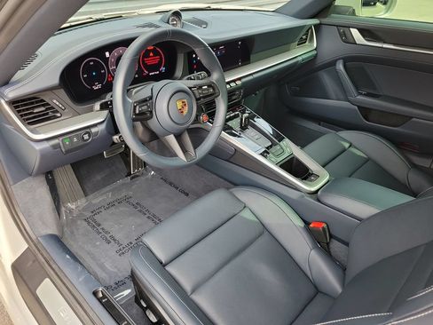Certified 2025 Porsche 911 Carrera RWD image 4