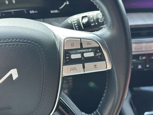 Used 2024 Kia Telluride SX w/ Towing Package FWD image 25