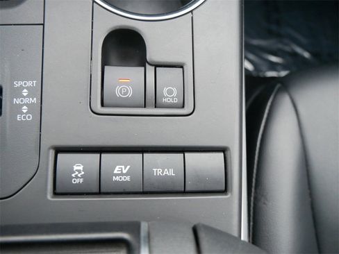 Certified 2021 Toyota Highlander XLE image 19