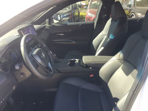 Used 2024 Toyota Venza XLE image 16