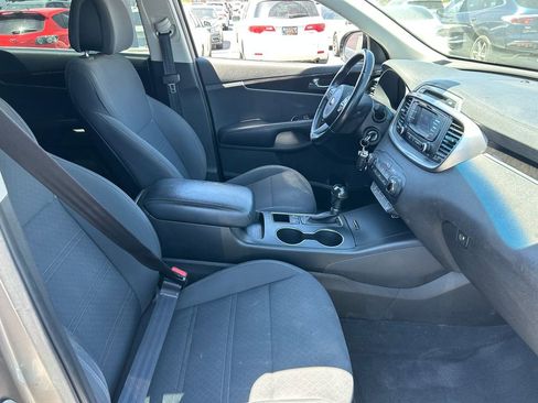 Used 2016 Kia Sorento FWD w/ LX Convenience Package image 32