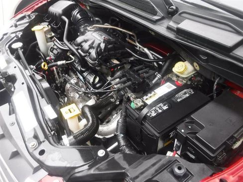 Used 2010 Chrysler Town & Country Touring image 21