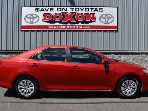 Used 2012 Toyota Camry LE FWD image 8