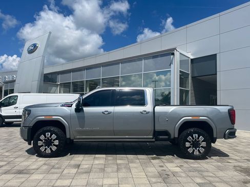 Used 2024 GMC Sierra 2500 Denali w/ Denali Reserve Package AWD/4WD image 3